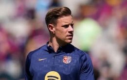 Ter Stegen 'cấm cửa' các bác sĩ của Barcelona