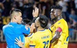 Tình huống tranh cãi khi không có VAR trận SLNA 2-1 Nam Định