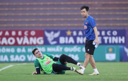 Đặng Văn Lâm chấn thương nhẹ khi tập cùng ĐT Việt Nam