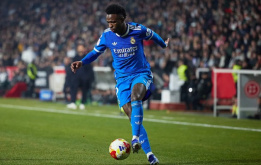 Courtois phẫn nộ vì Vinicius bị lăng mạ thậm tệ