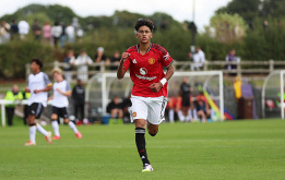 Carrick khuyên Man Utd kiên nhẫn với thần đồng 15 tuổi