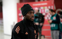 Bayern bất ngờ chào bán Alphonso Davies cho Liverpool