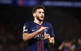 Romano dội gáo nước lạnh vào Arsenal vụ Kvaratskhelia