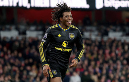 Phát kiến Patrick Dorgu dở dang đẩy Man Utd vào thế khó