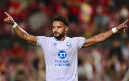 Ghi bàn thứ 10, Xuân Son rực sáng trong màu áo Nam Định