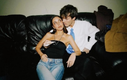 Con trai David Beckham bảo vệ bạn gái hơn 9 tuổi