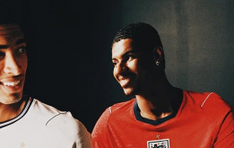 Nike bị ném đá vì bán áo đấu lỗi giá 135 bảng