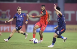 Cầu thủ nội đi đâu nếu V-League tràn ngập ngoại binh?