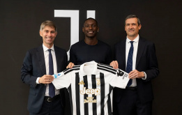 Randal Kolo Muani chính thức trở lại Juventus