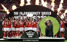 Fan xót xa khi 2 sao Arsenal đứng ngoài lễ ăn mừng Community Shield