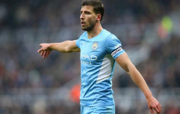 Fan bóc chuyện Ruben Dias hẹn hò qua video ở nhà riêng
