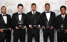 Declan Rice ghi điểm với phản ứng sau khi Bruno Fernandes thắng giải PFA