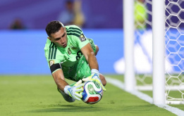 Chelsea chấm dứt nỗi lo khung gỗ bằng thương vụ Emiliano Martinez