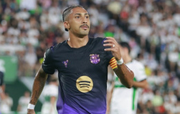 Barca gặp khó vì đòi hỏi lương cao của Raphinha