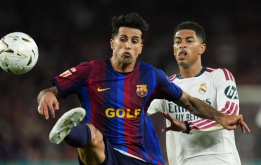 Mourinho mỉa mai tổ VAR ngủ gật, đòi thẻ đỏ cho Cancelo
