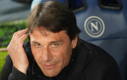 Antonio Conte mang lệnh cấm giường chiếu tới Man Utd