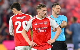 Micah Richards khuyên Arsenal nên bán Gyokeres