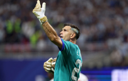 Emiliano Martinez hỏng vĩnh viễn ngón tay vì kỳ World Cup