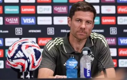 Alonso tránh đề cập đến màn cạnh tranh vị trí giữa Garcia và Mbappe.