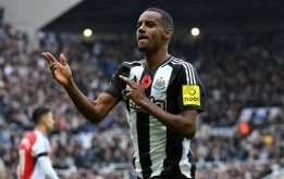 Hugo Ekitike có thể là lựa chọn thay thế tốt hơn Alexander Isak