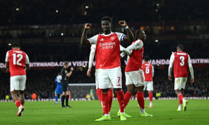 Nwaneri và Saka tỏa sáng, Arsenal nhẹ nhàng hạ Brighton giành vé tứ kết Carabao Cup