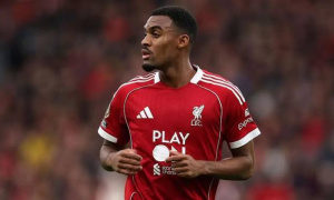 Liverpool khủng hoảng lực lượng: Arne Slot chờ “liều thuốc” mang tên Gravenberch