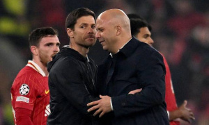 Anfield rung chuyển: Slot đối đầu Alonso, bài test lớn cho Liverpool