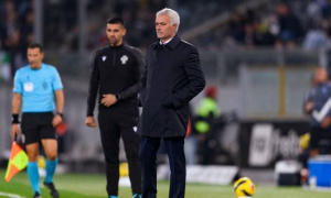 Benfica thua trận thứ tư, Mourinho chìm sâu trong khủng hoảng Champions League