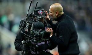Bị chỉ trích dữ dội, Pep Guardiola lên tiếng xin lỗi cameraman