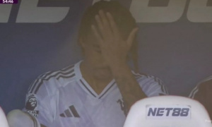 Leny Yoro cần được Manchester United bảo vệ sau trận đấu đáng quên