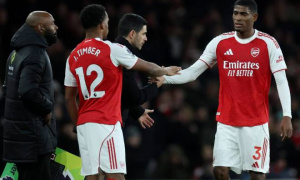 Mosquera chấn thương, hàng thủ Arsenal báo động đỏ