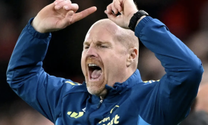 Sean Dyche nổi giận: VAR “ngốn” hơn 5 phút khiến trận đấu vỡ vụn