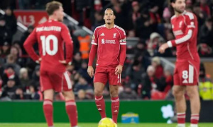 Jamie Carragher nổi giận: Van Dijk gây thảm họa trước Sunderland