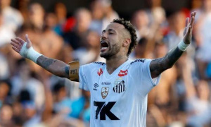 Santos thoát hiểm, Neymar tiết lộ phải lên bàn mổ đầu gối