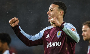 Cú đúp của Rogers giúp Aston Villa thắng tại Villa Park