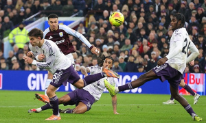 Man United thua tại Villa Park, Aston Villa thắng trận thứ 10 liên tiếp