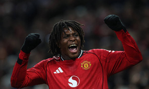 CĐV Man United ví Dorgu như Zidane sau cú vô lê