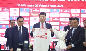 HLV Kim Sang-sik: 'Không cầu thủ nào lớn hơn đội bóng'