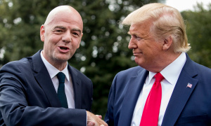 Mối quan hệ thân thiết lạ thường giữa ông Donald Trump và Gianni Infantino