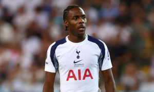 Tottenham phản ứng mạnh với nạn phân biệt chủng tộc nhắm vào Tel