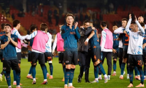 Anguissa đánh đầu cứu nguy, Napoli thoát hiểm trên sân Lecce