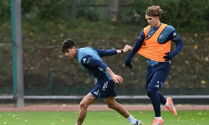 Dowman và Hincapie có khả năng đá chính cho Arsenal