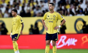 Ronaldo tự khích lệ, đá phạt trúng rào, Al-Nassr bị loại khỏi Cúp Nhà vua