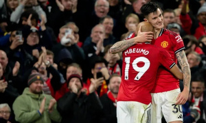 Berbatov và Neville lo ngại, Sesko cần phải thay đổi để tỏa sáng