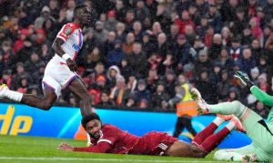 Bị Crystal Palace vùi dập 3-0 ngay tại Anfield, Liverpool dừng bước ở vòng 4 Cúp Liên đoàn