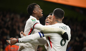 Siêu phẩm Gittens cứu rỗi 10 người Chelsea trong bữa tiệc 7 bàn thắng