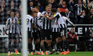 Woltemade tỏa sáng, Newcastle loại Tottenham khỏi EFL Cup