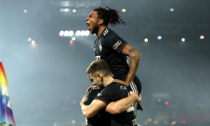 Kane lập cú đúp giúp Bayern thẳng tiến vào vòng 3 DFB-Pokal