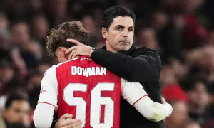 Dowman phá kỷ lục tuổi tác, mở ra thế hệ vàng mới cho Arsenal