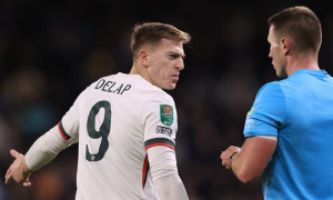 Liam Delap nhận thẻ đỏ, cổ động viên Chelsea phản ứng gay gắt